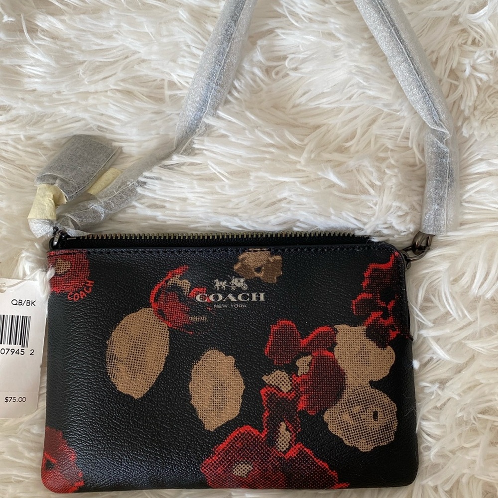 COACH BLK  FLR CRNR ZIP